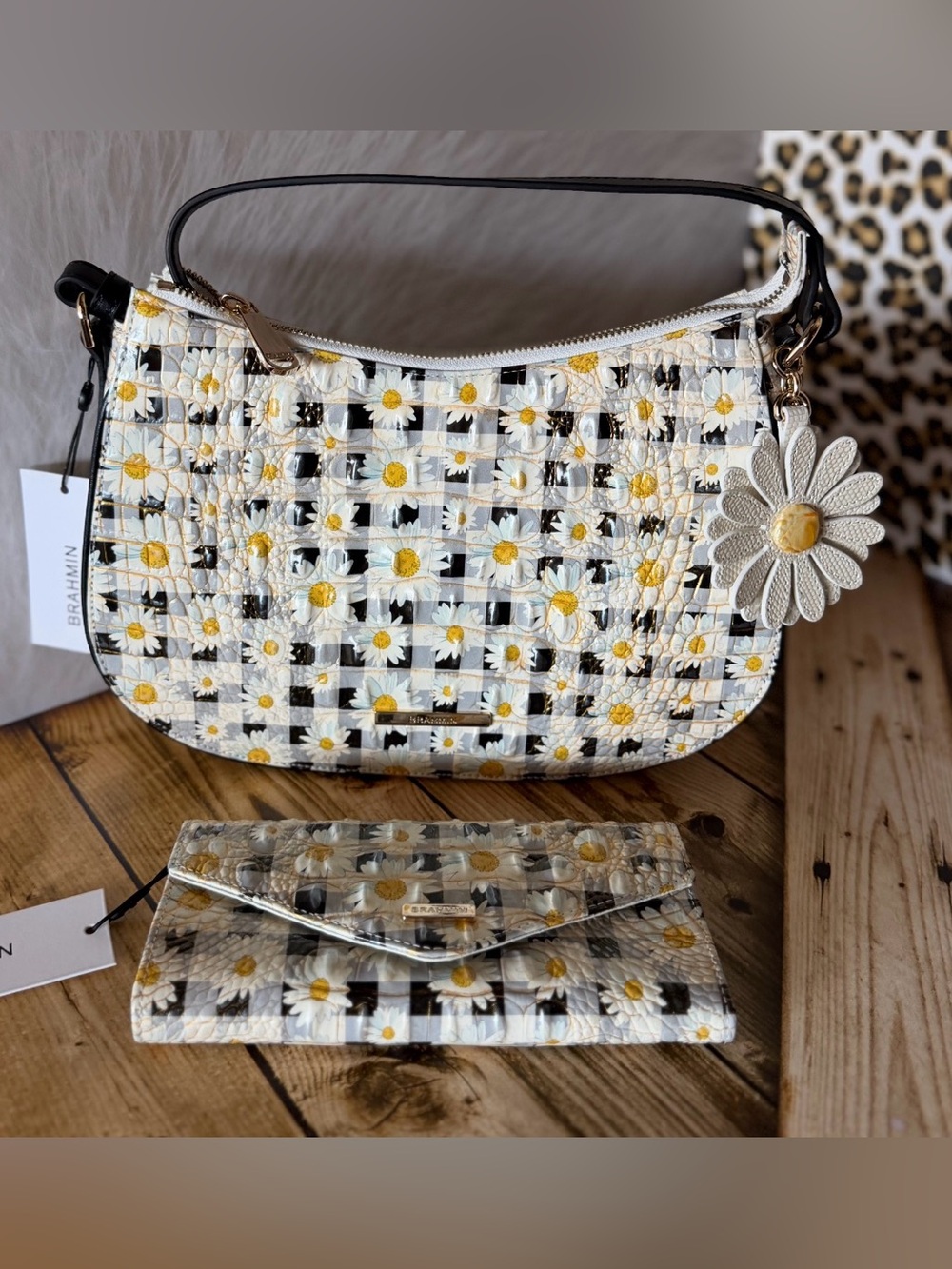 NWT BRAHMIN SHAYNA MULTI PETALINE & BRAHMIN VERONICA WALLET DAISY FLOWERS FIRM